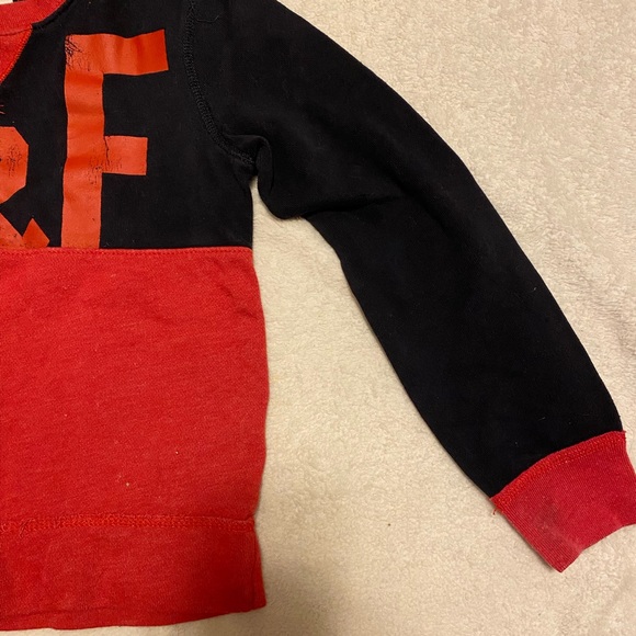 Boys size 7/8 sweatshirt - Picture 2 of 3